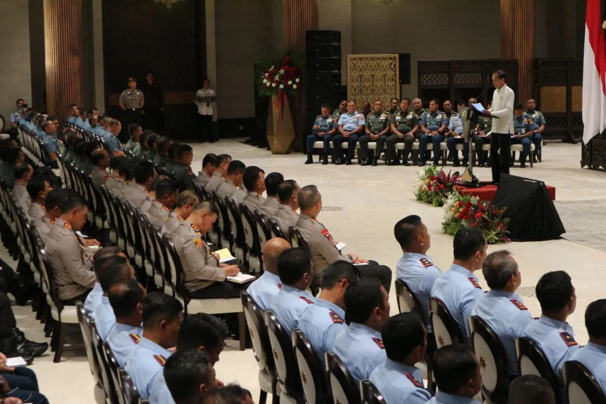 Jokowi: Pentingnya TNI-Polri jaga stabilitas di tengah gejolak global