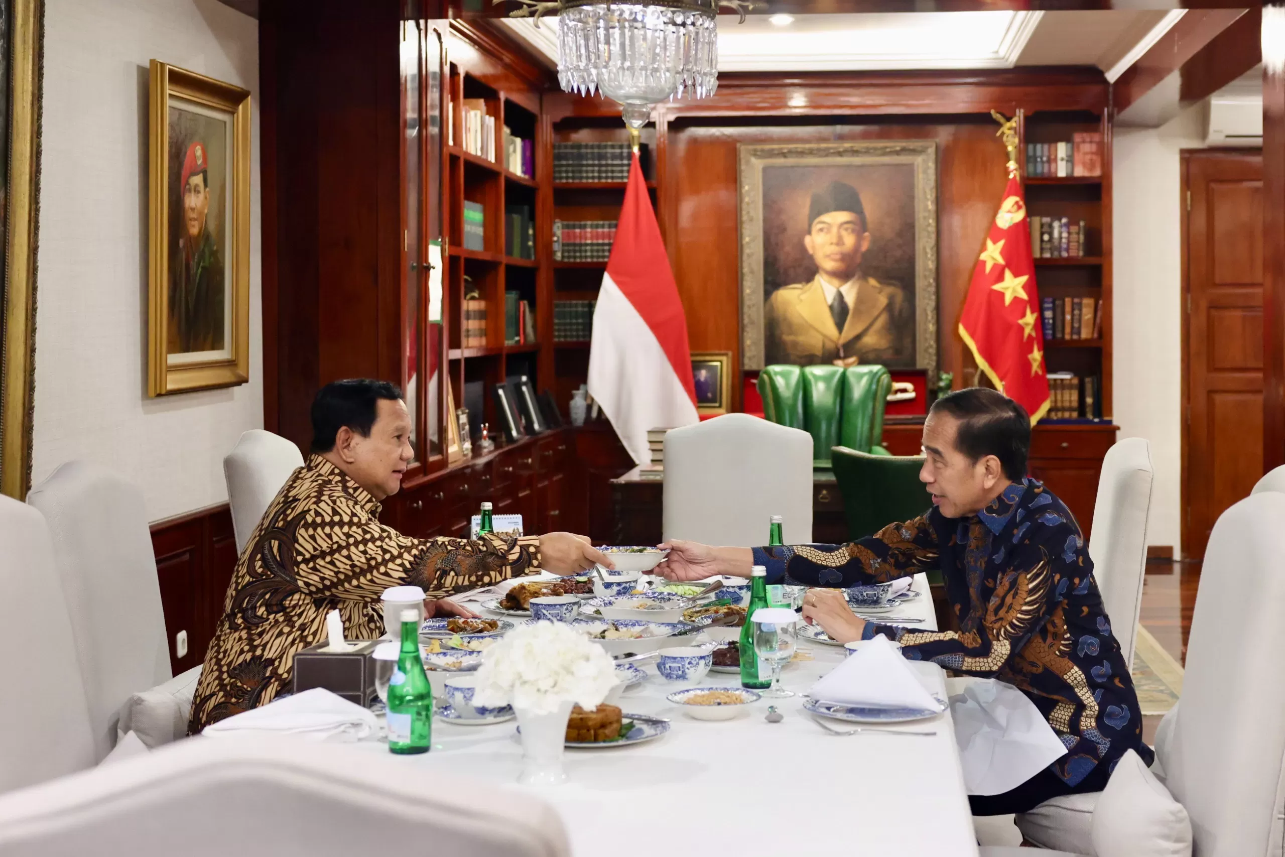 Pertemuan Prabowo Subianto dan Joko Widodo Jadi Contoh Kenegarawanan yang Inspiratif